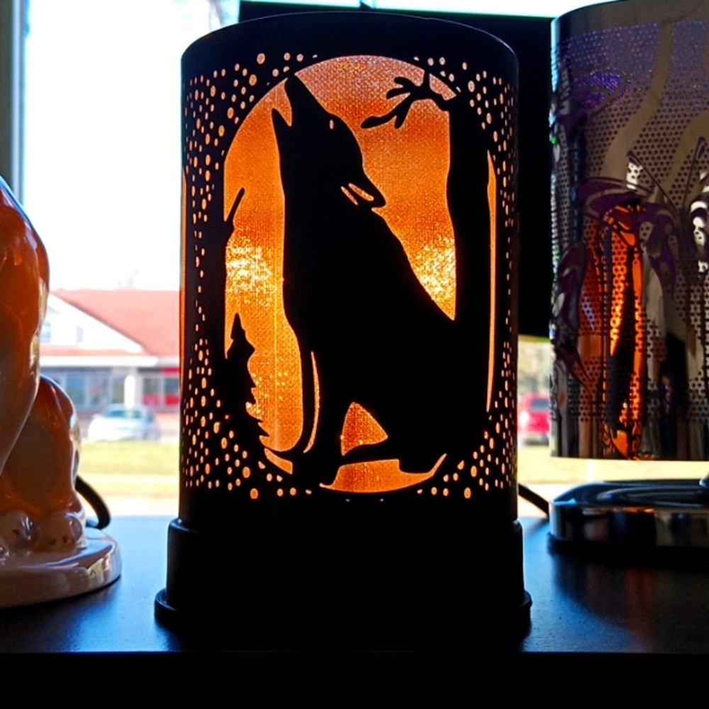 Wolf touch lamp